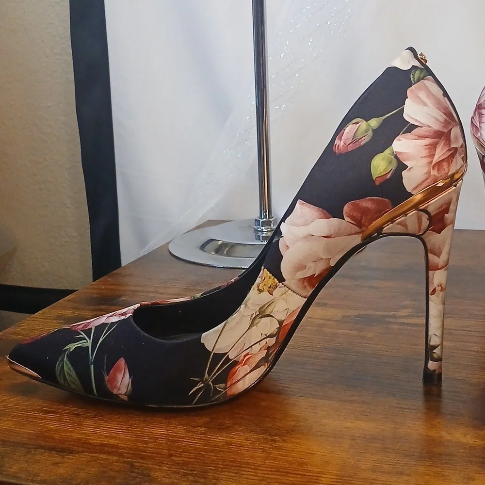 Ted Baker Black and Red Floral Heels Size 38.5 Or Womens Size 8 - Picture 5 of 8